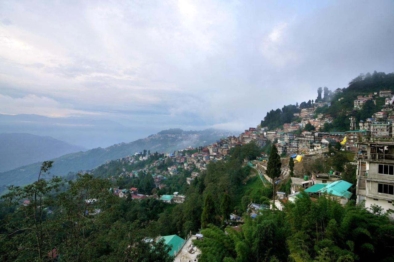 Hotel Hill Queen Near Sherpa Gumba Darjeeling Mall 5 Min Couple Friendly Bagian luar foto