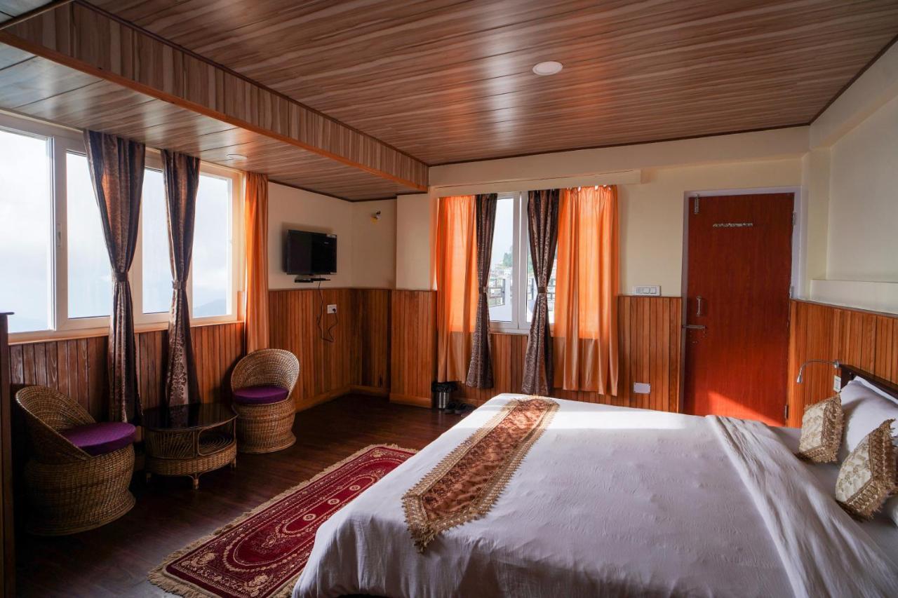 Hotel Hill Queen Near Sherpa Gumba Darjeeling Mall 5 Min Couple Friendly Bagian luar foto