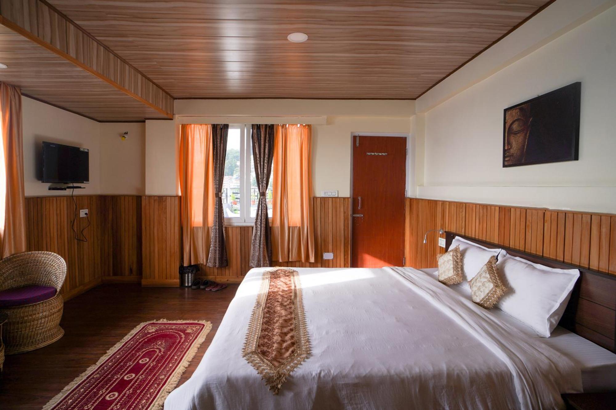 Hotel Hill Queen Near Sherpa Gumba Darjeeling Mall 5 Min Couple Friendly Bagian luar foto